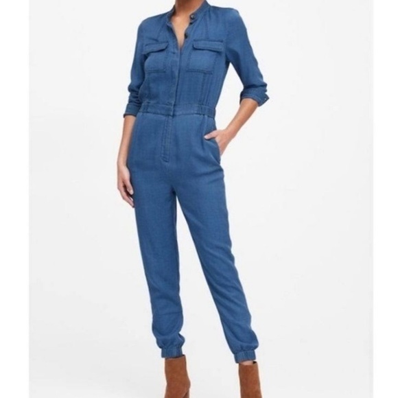 Banana Republic Tencil Blue Denim Longsleeved Jogger Flight Jumpsuit Size 8 NWOT - Picture 1 of 10